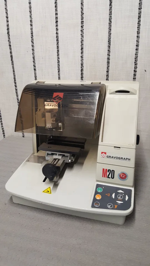 Machine de gravure de bijoux GRAVOGRAPH M20 2100 Prigueux (24)