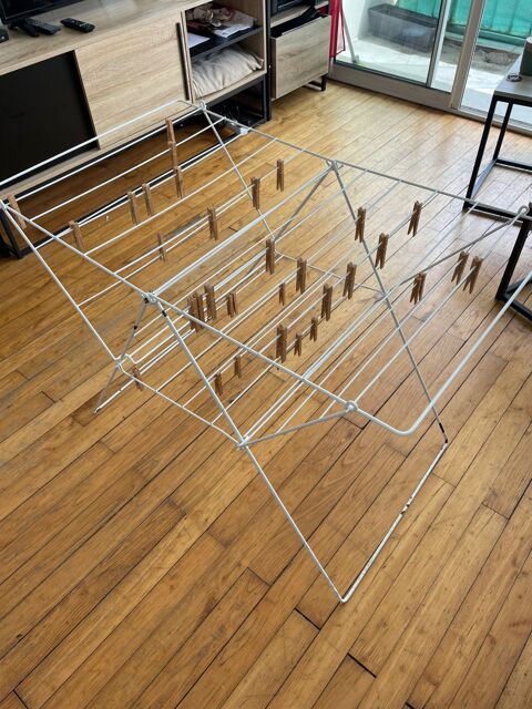 �tendoir pliable blanc + pinces ? 15 � 15 Nantes (44)