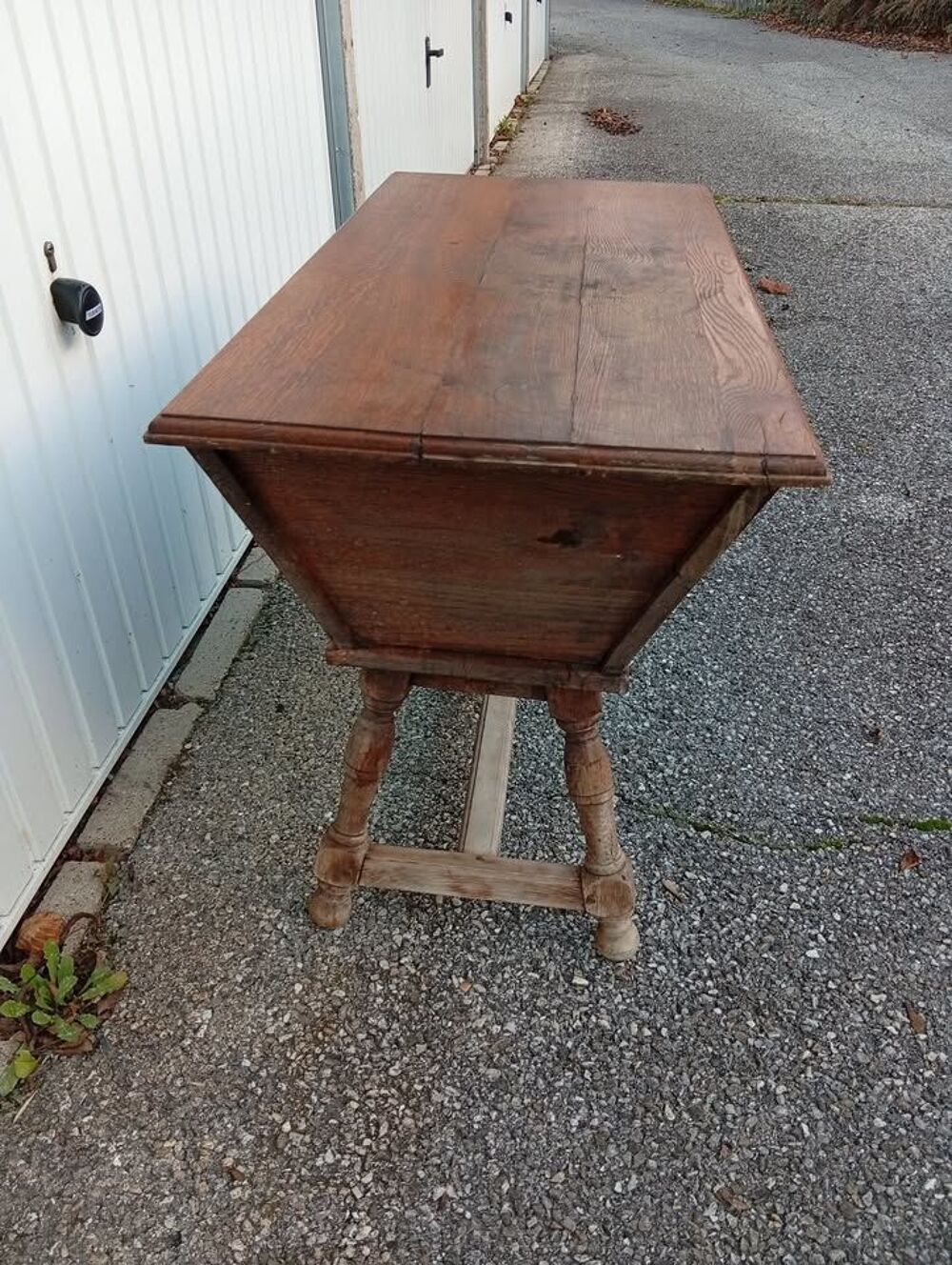 Tr&egrave;s beau petit p&eacute;trin.
Tr&egrave;s ancien.
En super &eacute;tat.
Décoration