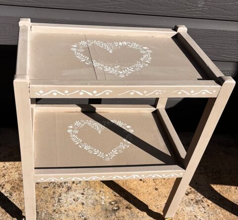 Petite table � roulettes  30 Sainte-H�l�ne (33)