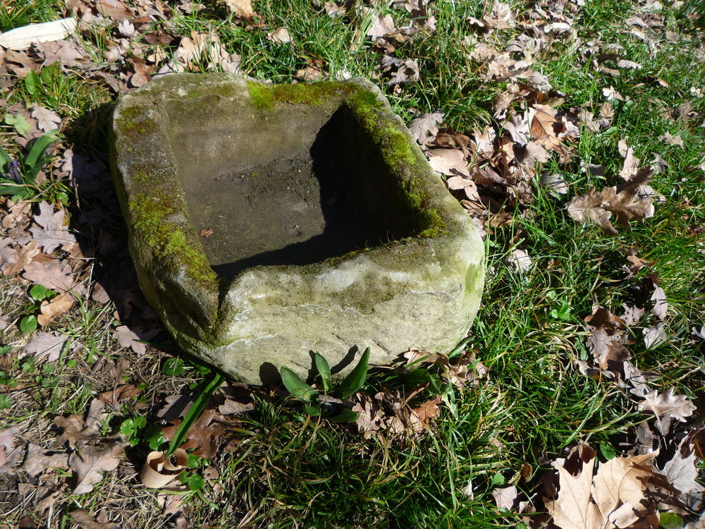 Auge en pierre/poule/poulailler/jardini&egrave;re (LT) Jardin