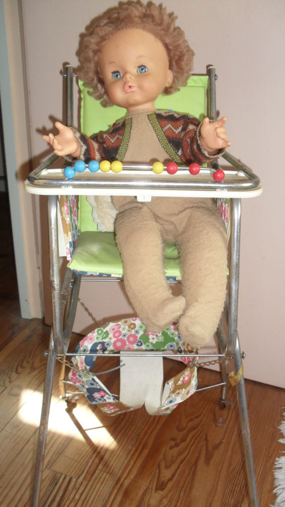 2 poup&eacute;es avec petite chaise Jeux / jouets
