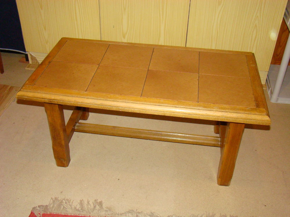 TABLE BASSE en bois (dessus carrelage uni) Meubles