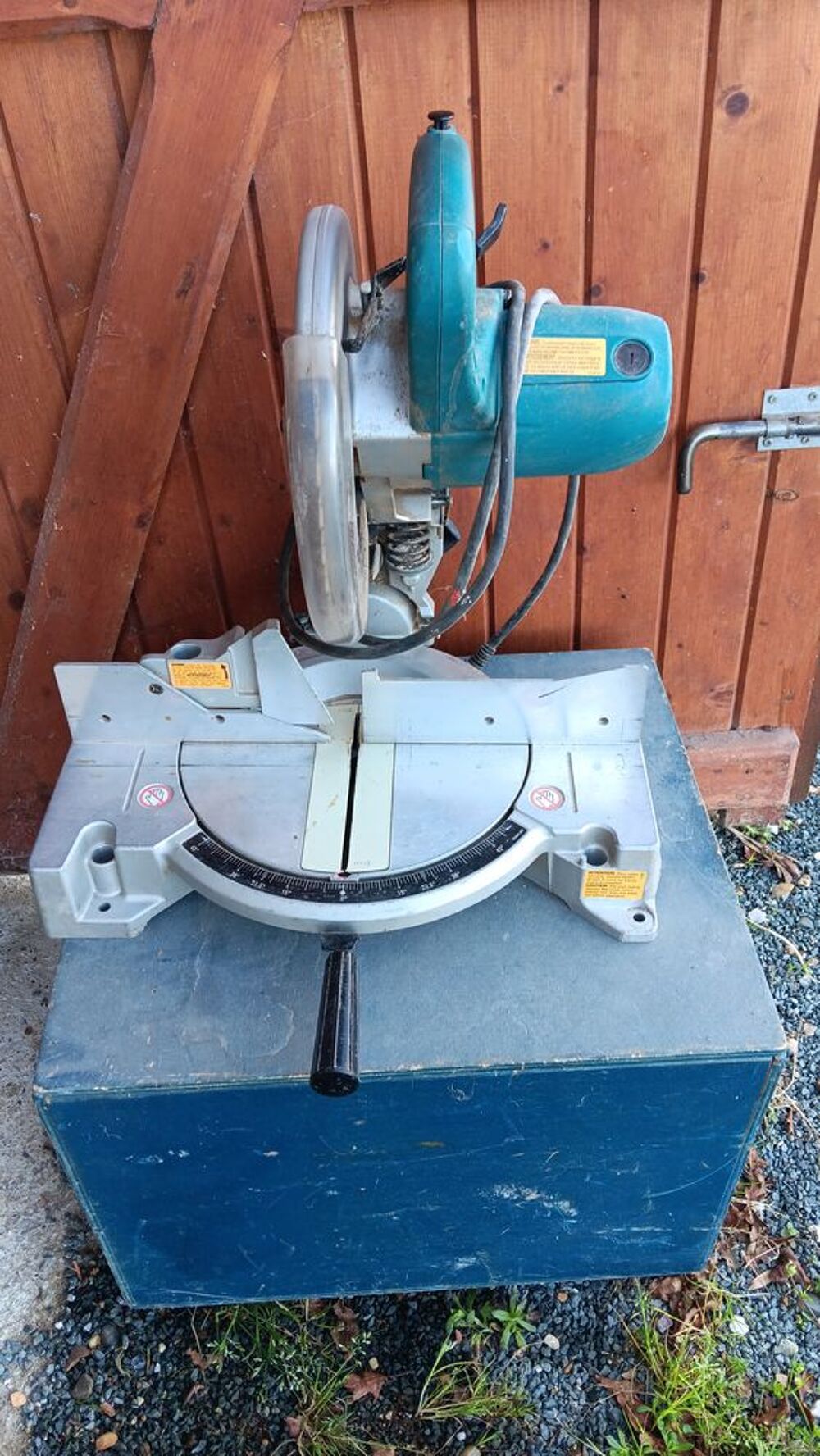   A V Scie à onglets MAKITA Réf : L S 1040 N . 