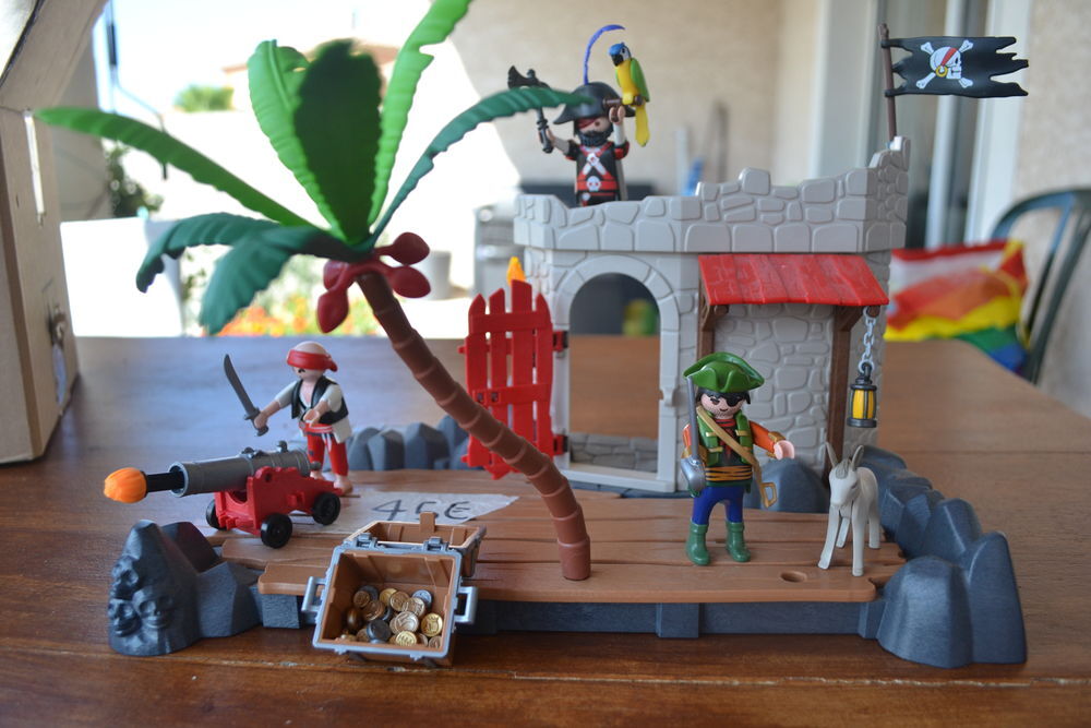 PLAYMOBILS - FIGURINES PIRATES Jeux / jouets