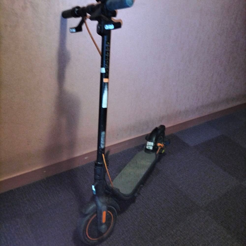 Trottinette &eacute;lectrique segway ninebot S2 bon &eacute;tat Sports