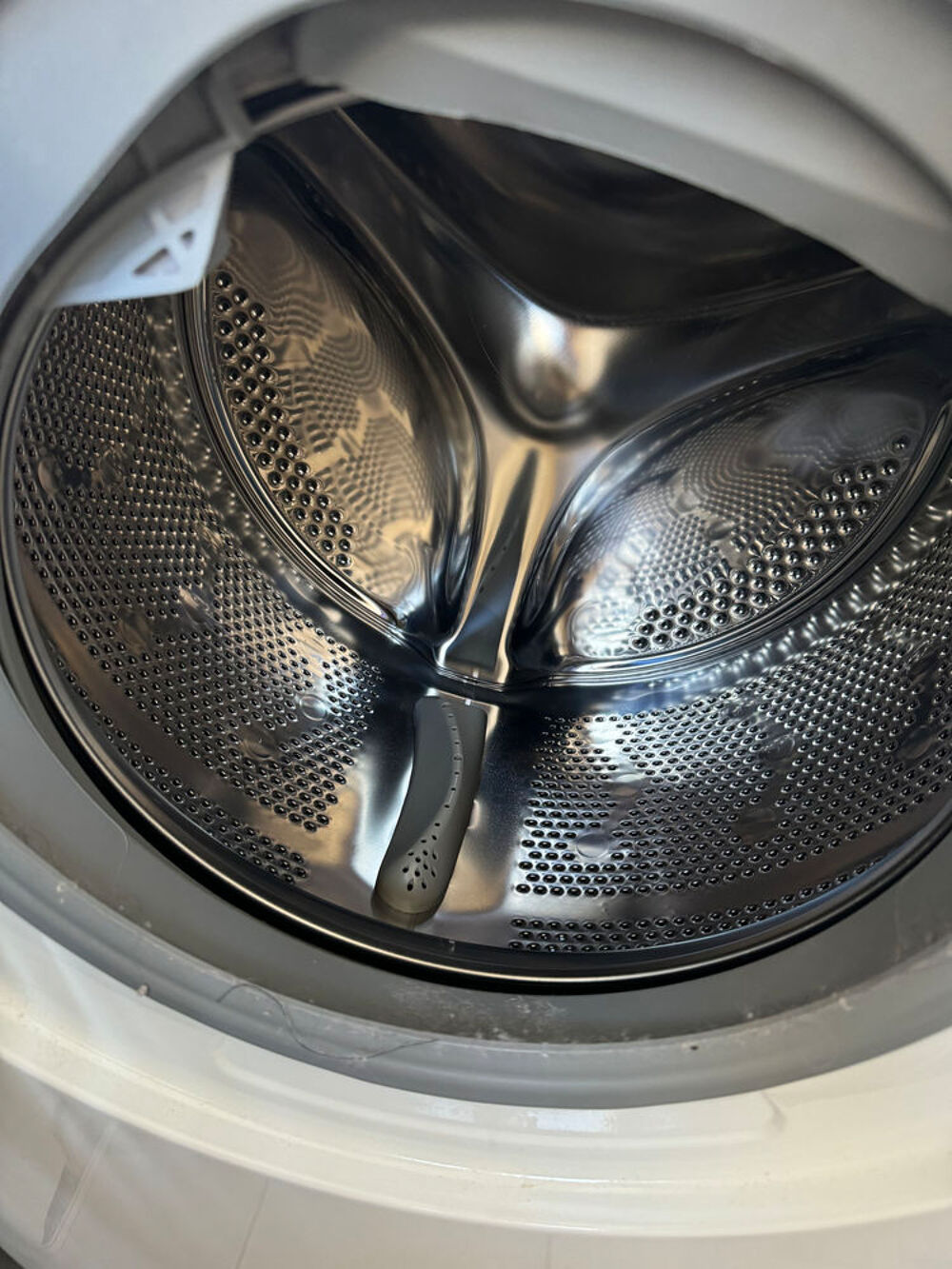 Machine &agrave; laver s&eacute;chante Candy Electrom�nager