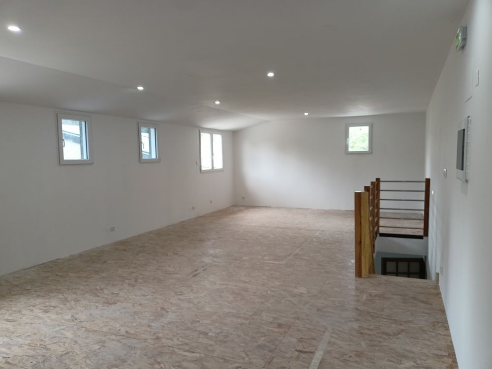 Location Maison hangar / entrepôt Saint-georges-de-luzençon