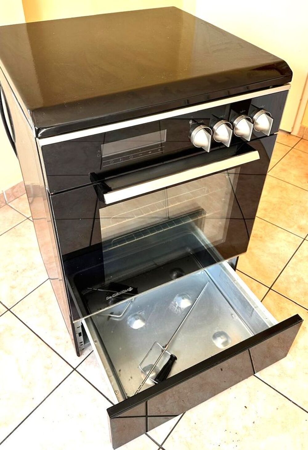 Cuisini&egrave;re mixte
Electroménager
