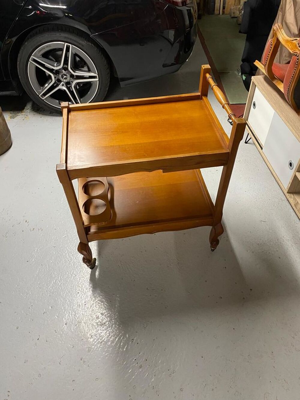 Petite table et fauteuil Meubles