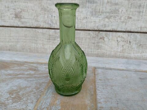 Ancien Vase Flacon Verre Moulé Vert Décor Géométrique 
22 Loches (37)