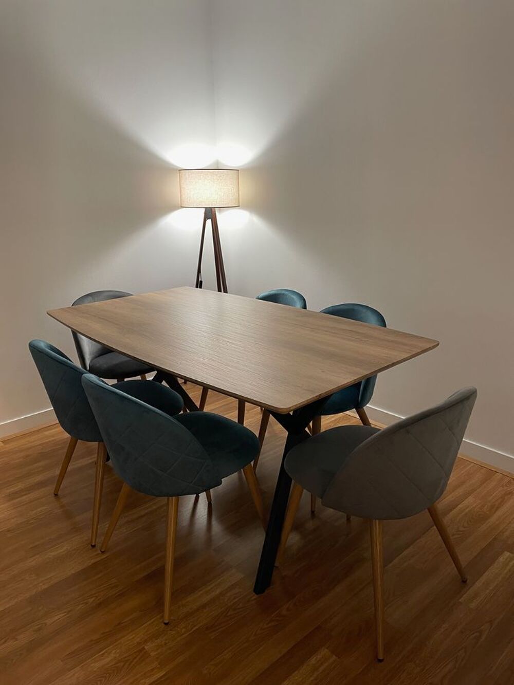 Ensemble table &agrave; manger et 6 chaises Meubles
