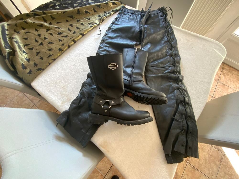 Botte moto Harley Harley
Et pantalon cuir Chaussures