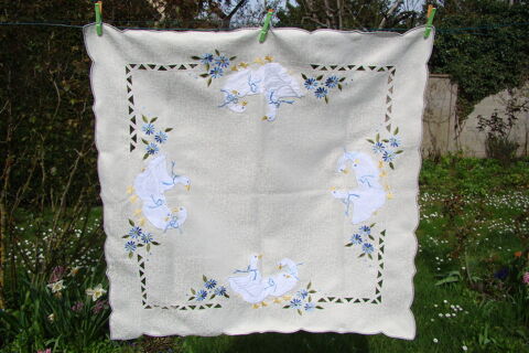 Nappe  th brode dcor d'oies vintage 25 Gargenville (78)