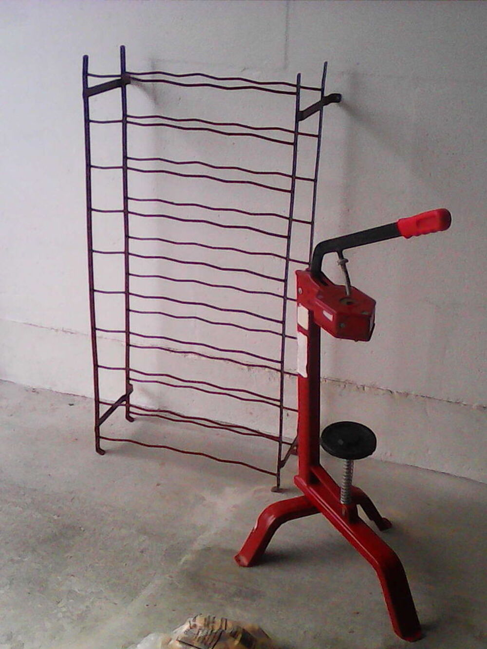 Boucheuse a bouteilles et Casier &agrave; bouteilles en fer Bricolage