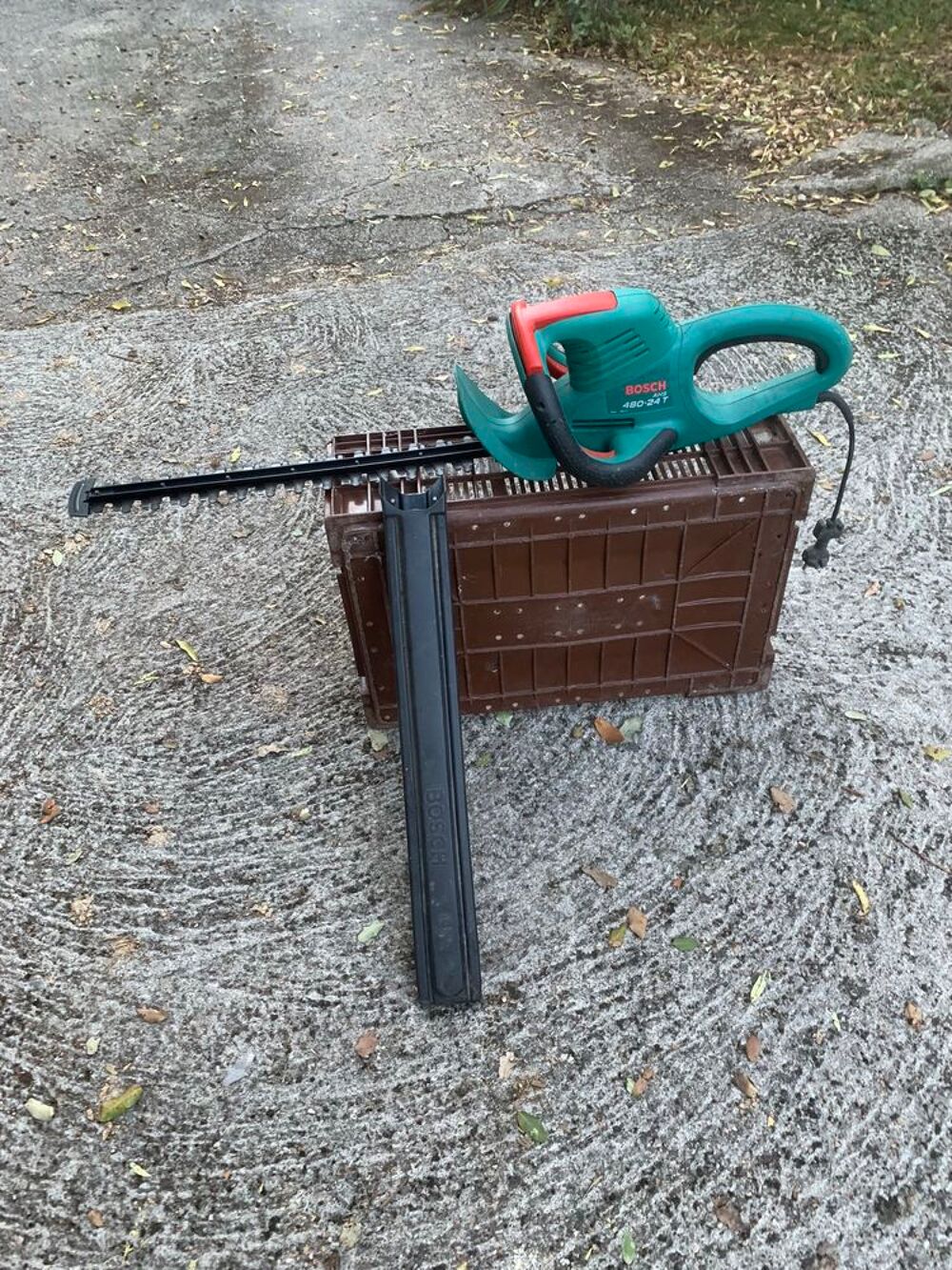 TAILLE HAIES BOSH 650w longueur coupe 71cm Jardin