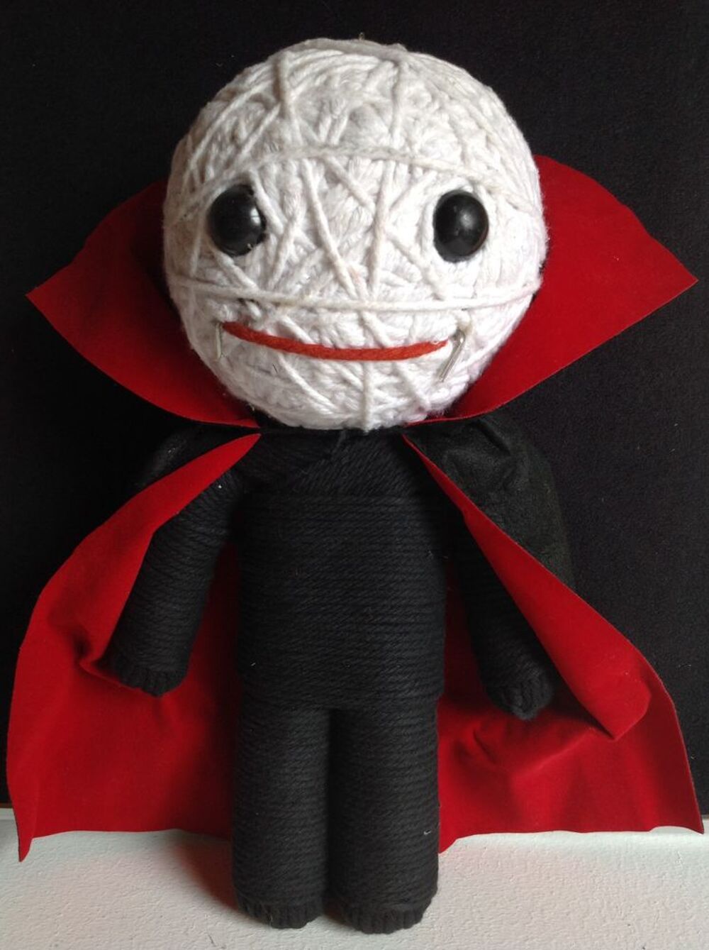 VAMPIRE VOODOO DRACULA DOLLS 31cm HAUT CAPE VELOURS Envoi Po Décoration