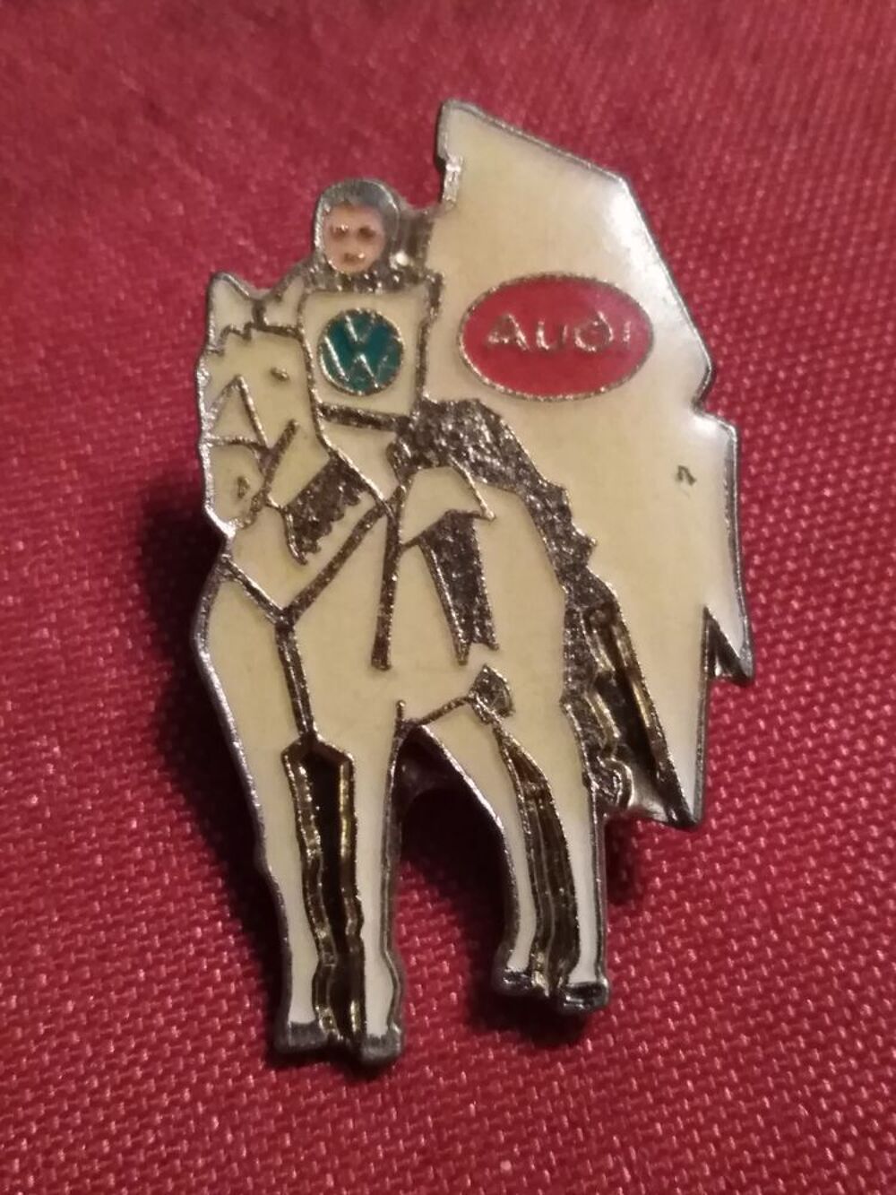 Pin's soldat m&eacute;rovingien &agrave; cheval 