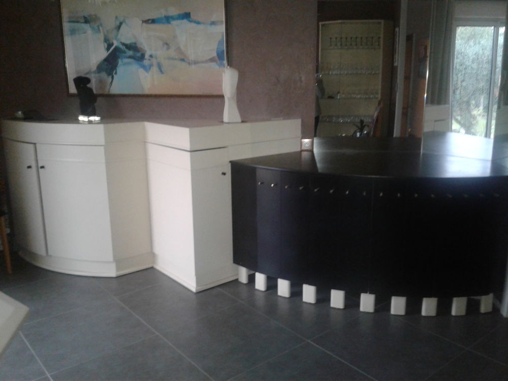 Enfilade contemporaine, beige et noire, mod&egrave;le unique, ch&ecirc;ne Meubles