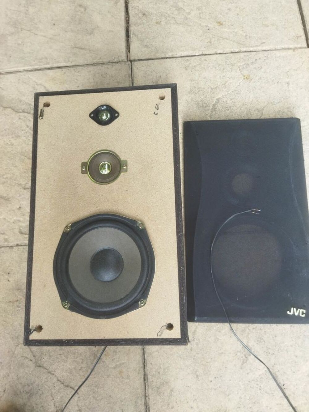 1 seule enceinte JVC 8 ohms et 50 watt Audio et hifi
