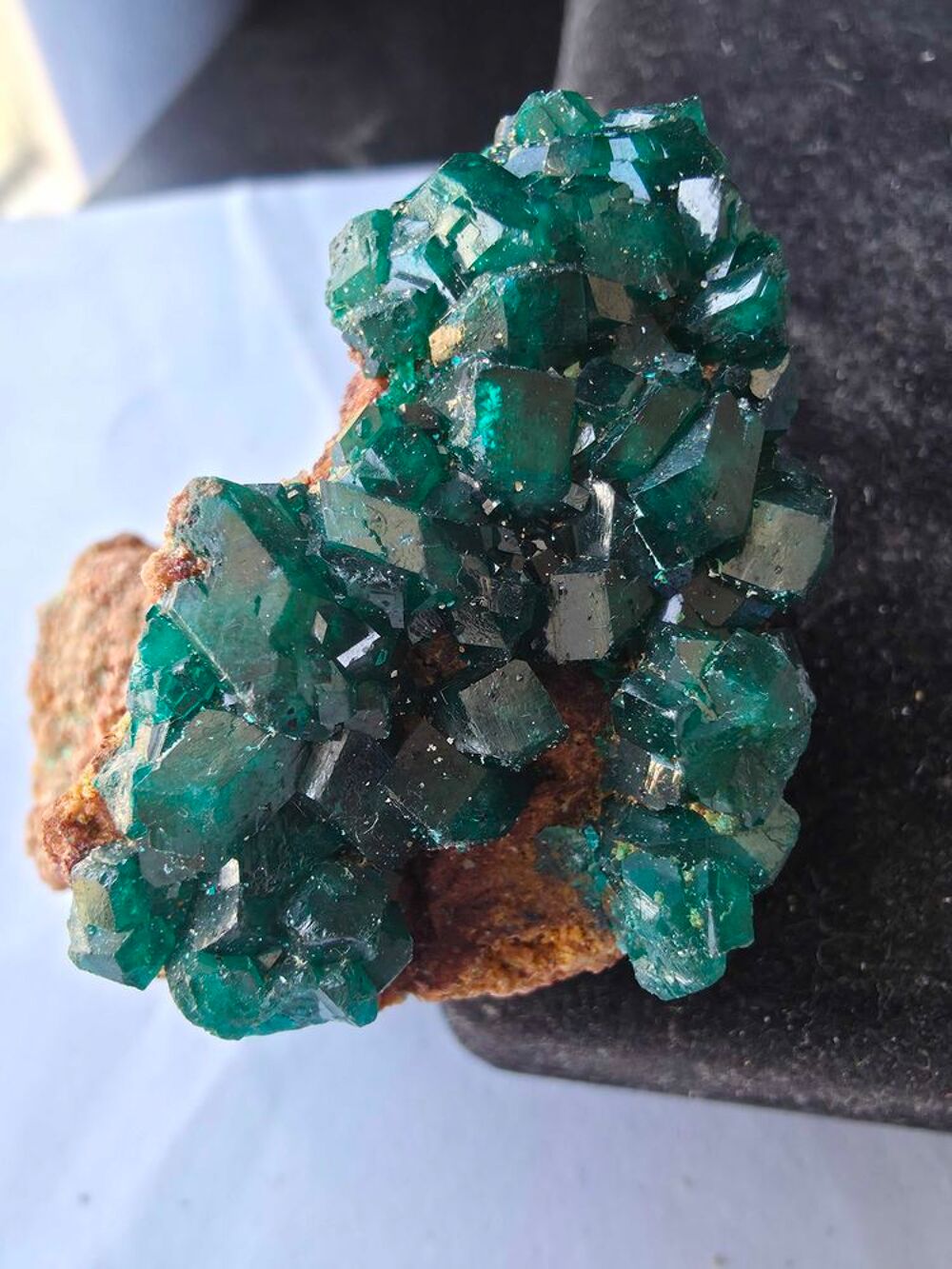 Min&eacute;ral Rare de Collection : Dioptase sur Matrice-Congo(RDC)-56g 