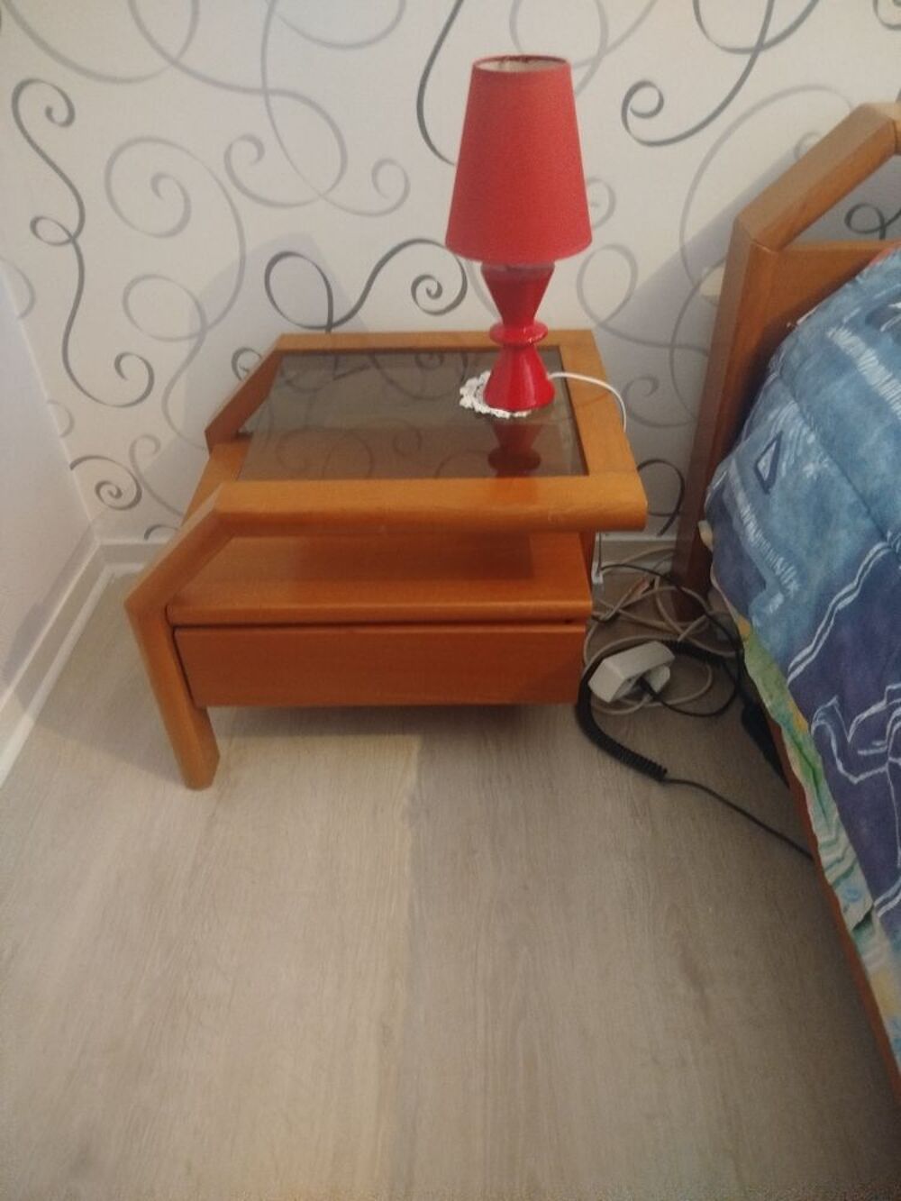 Contour de lit et table de nuit Meubles