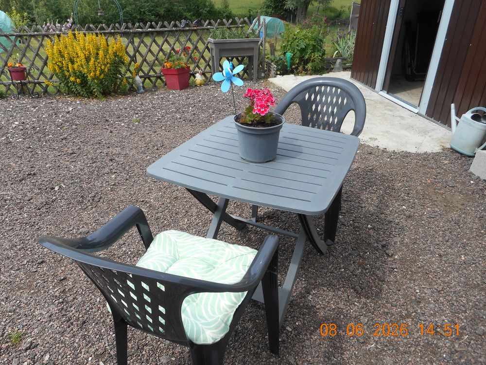 table de jardin +chaises et coussins Jardin