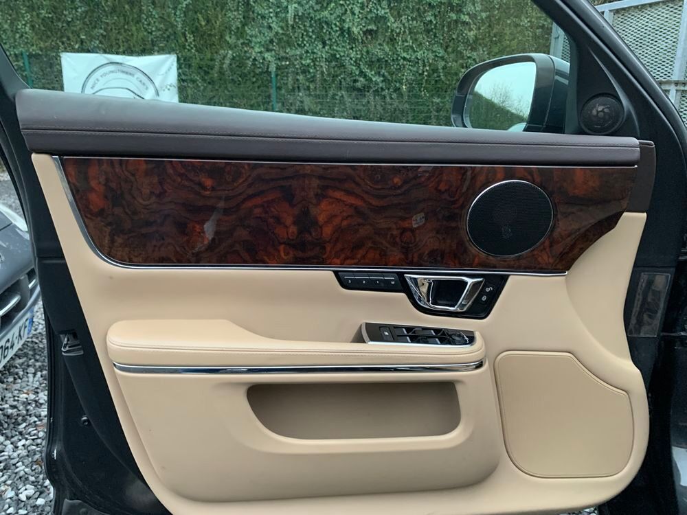 XJ V6 3.0 - 275 Diesel Luxe Premium Empattement Court A 2015 occasion 59310 Auchy-lez-Orchies