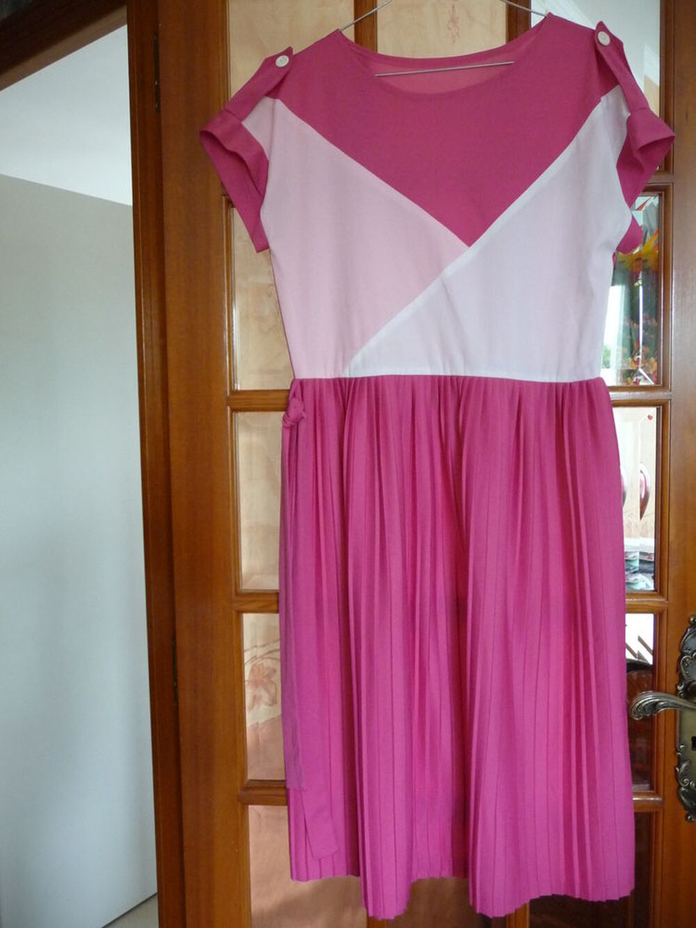 ROBE PLISSEE S/LE BAS POUR FEMME T 40/42 Vêtements