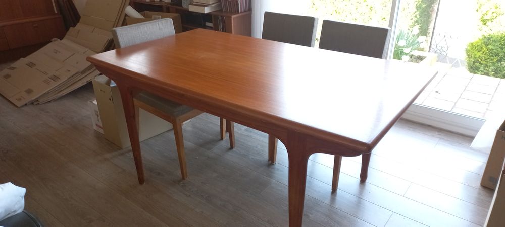 Meubles et tables teck
Vide maison toit doit &ecirc;tre dispara&icirc;tr Meubles