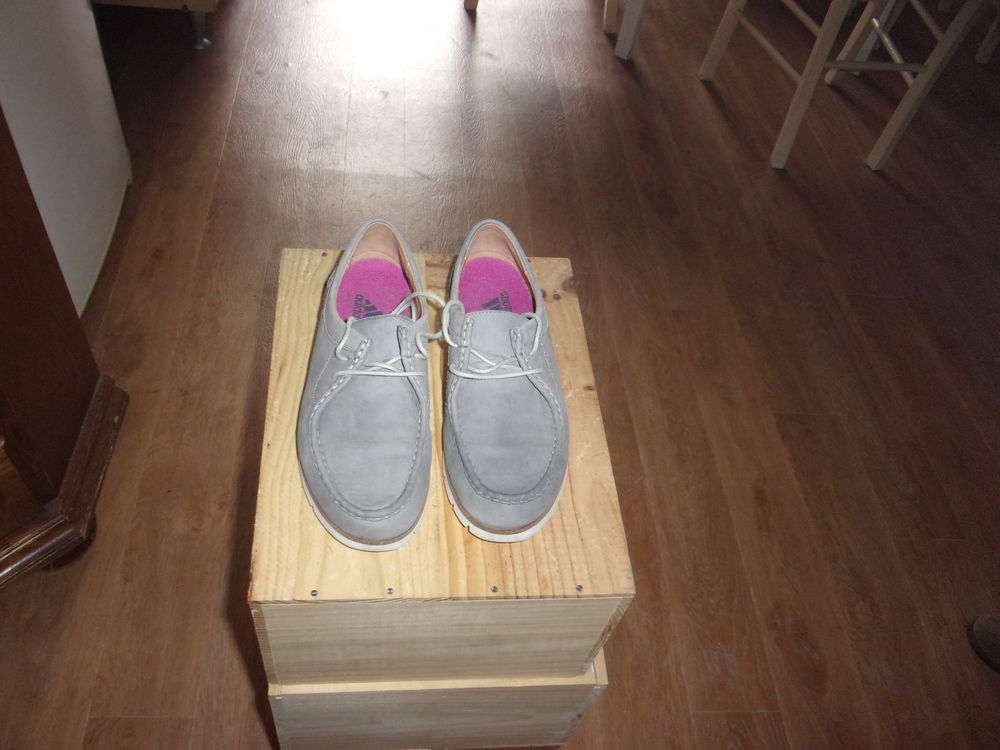 chaussures femme en cuir retourn&eacute;
Chaussures