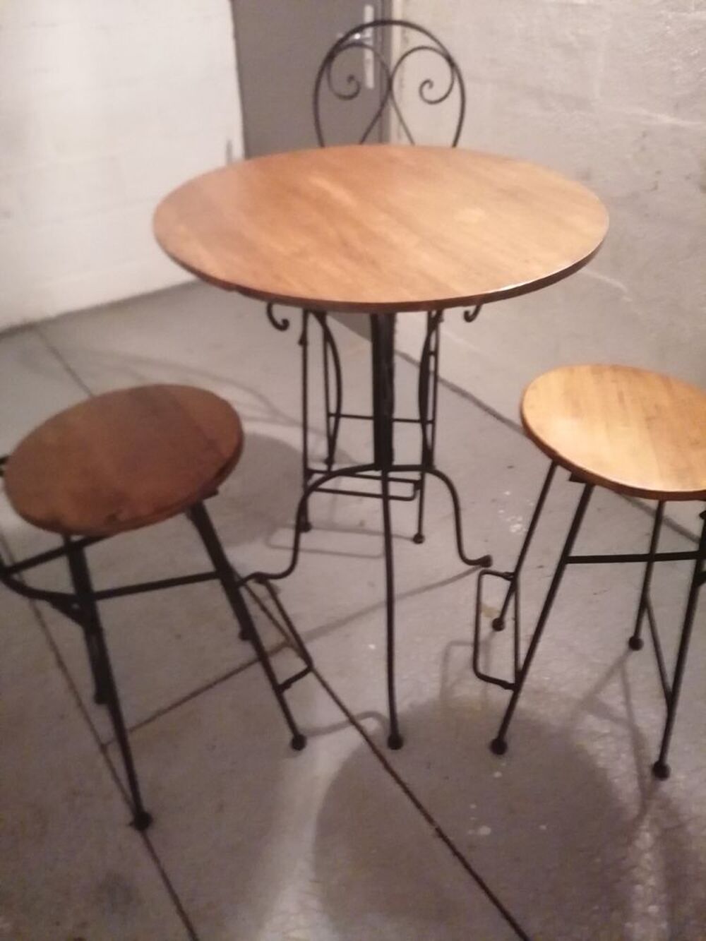 Table bistro haute et ses 3 chaises Meubles