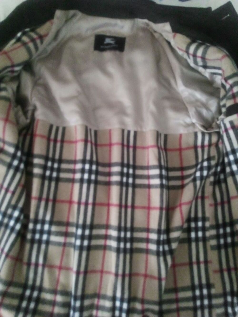 manteau Burberry neuf 100%laine valeur 1970 .c&egrave;de 800 Vêtements