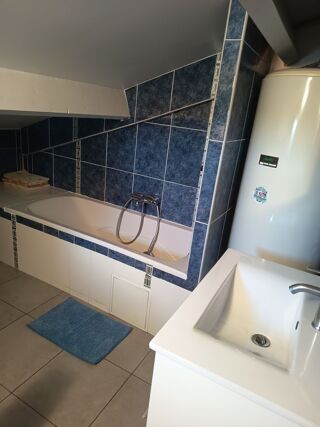  Villa à louer 3 pièces 230 m²