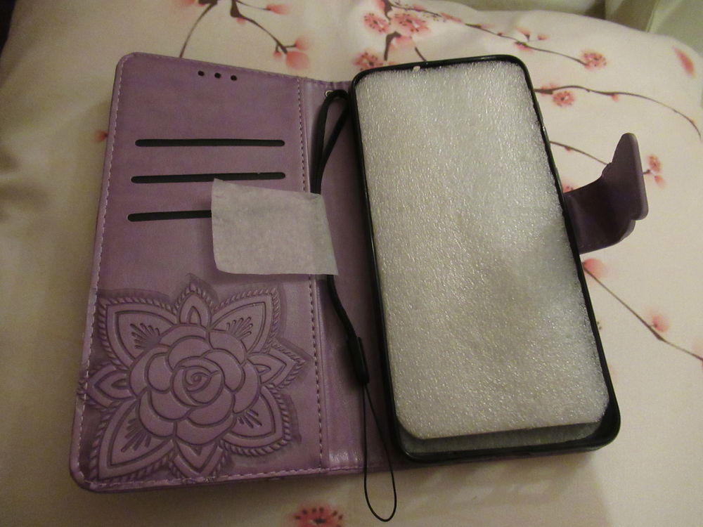Coque t&eacute;l&eacute;phone mauve (A20) - en cuir &agrave; rabat - NEUVE Téléphones et tablettes