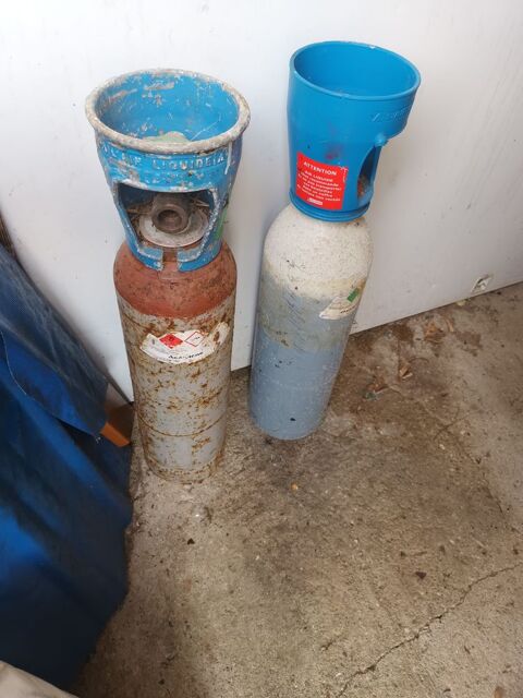 av challumeau et deux bouteille vide oxcygene acétylene 100 17650 Saint-denis-d'olron