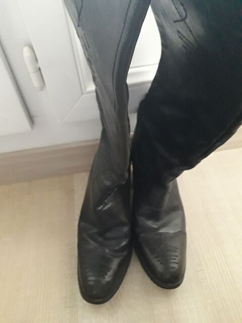 BOTTES EN CUIR EPAIS TAILLE 37 60 Yerres (91)