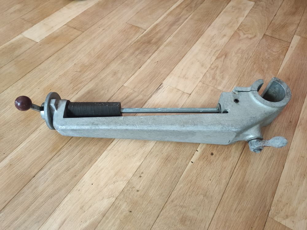   Bras à aiguilles pour table de coupe et de matelassage  
