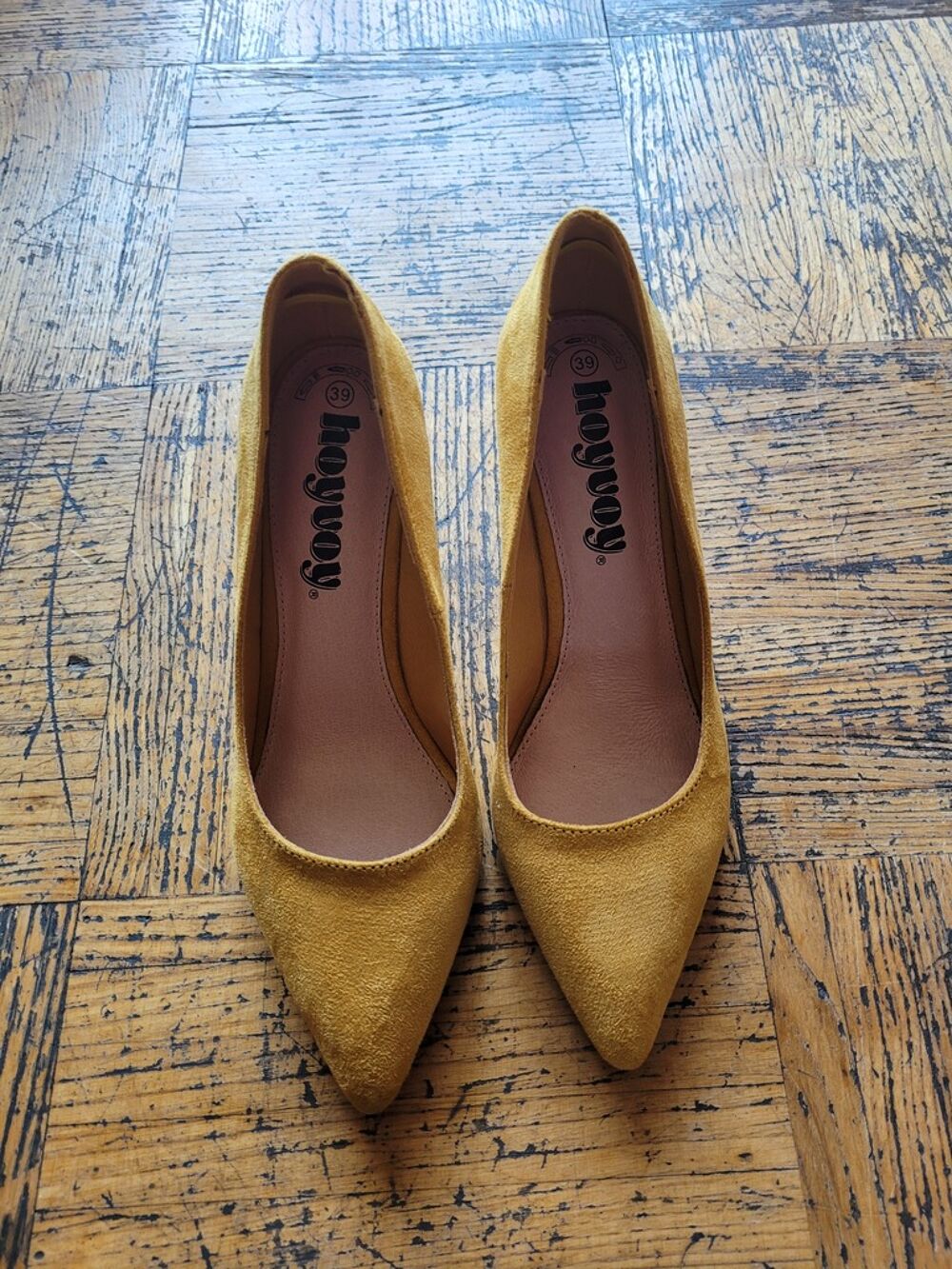 Chaussures Femme Jaune Moutarde Daim Pointure 39 - neuves
Chaussures