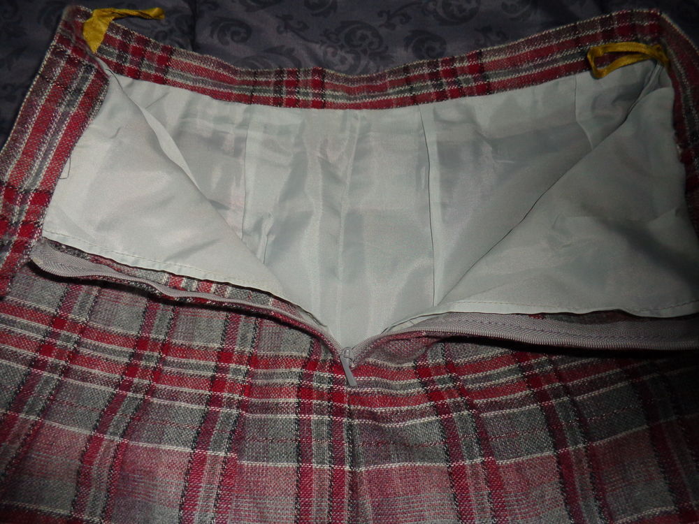 Jupe a carreaux classique. Vêtements