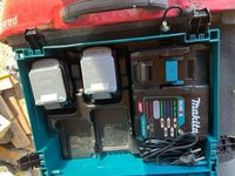   scie plongeante makita neuve de janvier2026 avec chargeur 2  