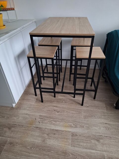 Table haute et 4 chaises 60 Meaux (77)