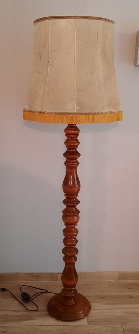 Lampadaire en bois verni 35 Champrond-en-Perchet (28)