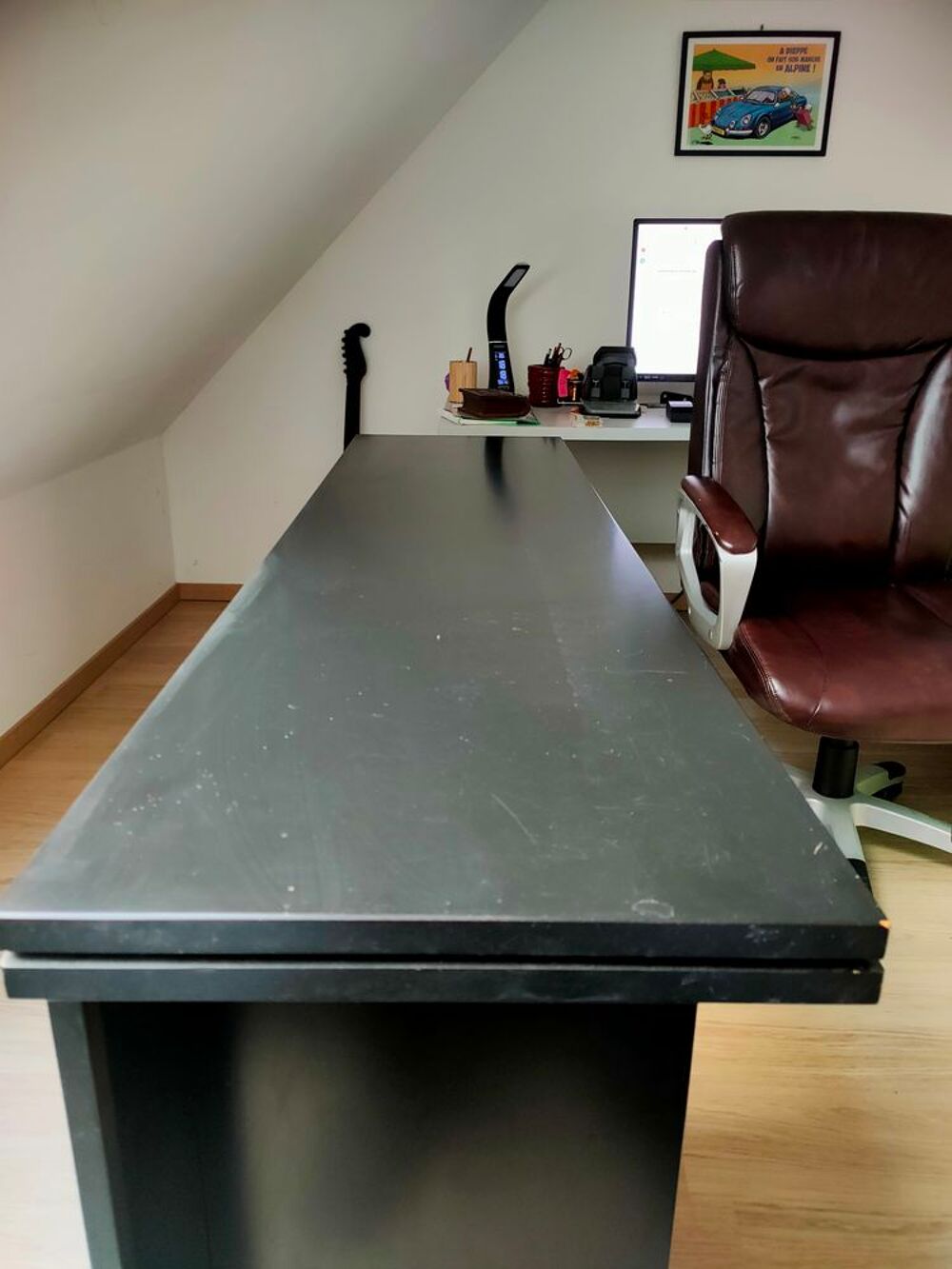 donne armoire rideau et table salle &agrave; manger Meubles