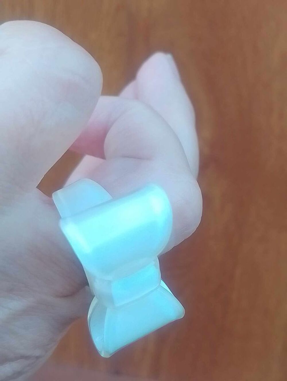Grosse Bague Fantaisie en Forme de N?ud " Blanc" Quasi-neuf Bijoux et montres