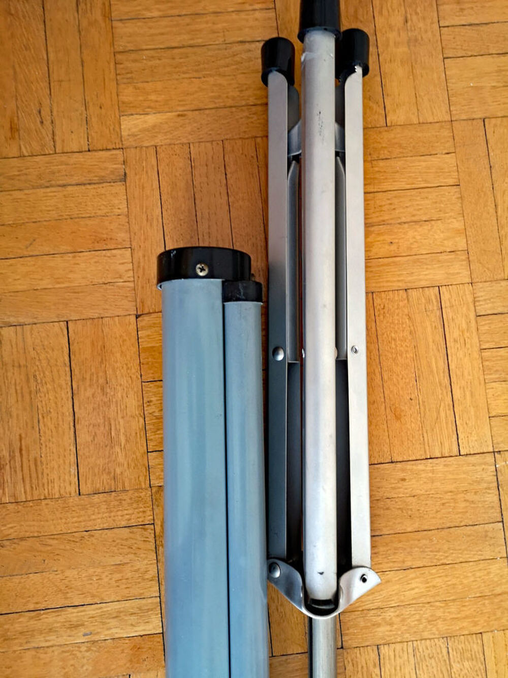 Projecteur + &eacute;cran + 60 paniers + 30 bo&icirc;tes de rangement Photos/Video/TV