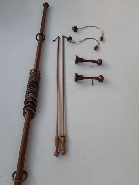 1 Barre Bois Marron Foncé de 2 m . 20 Le Vernois (39)