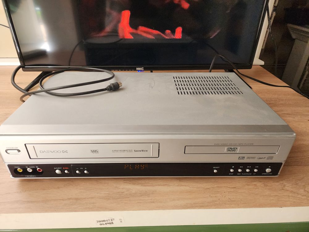 Combin&eacute; DAEWOO Lecteur DVD CD - Magn&eacute;toscope Photos/Video/TV