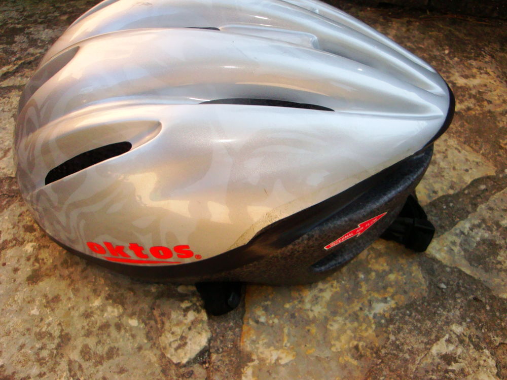 Casque pour v&eacute;lo marque OKTOS neuf Sports