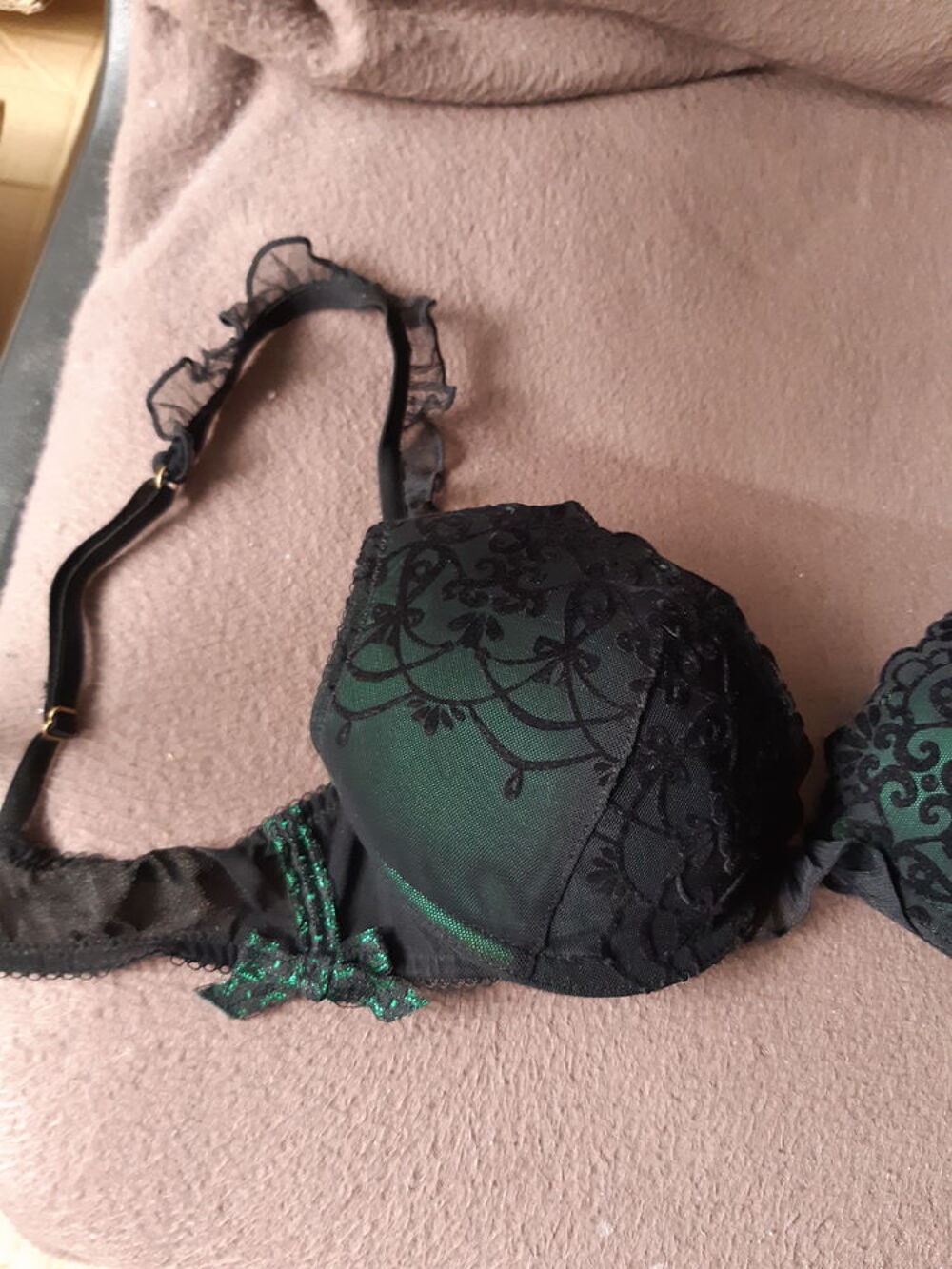 soutien gorge rembourr&eacute; NEUF ETAM, T85C
Vêtements